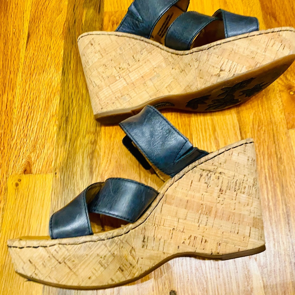 Born Kapiti Black Leather Cork Wedge 2.75' Sandals, Size 9